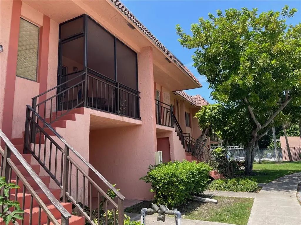 235 Lakeview Drive #102, Weston