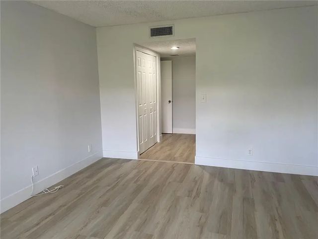 4 of 29 - 235 Lakeview Drive #102, Weston, FL