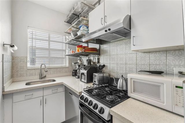 3 of 7 - 819 Meridian Avenue #5, Miami Beach, FL