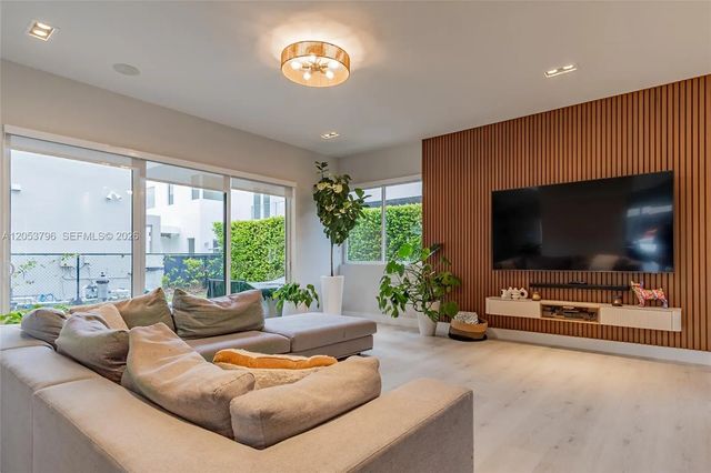 3 of 47 - 10043 Nw 75th Terrace, Doral, FL