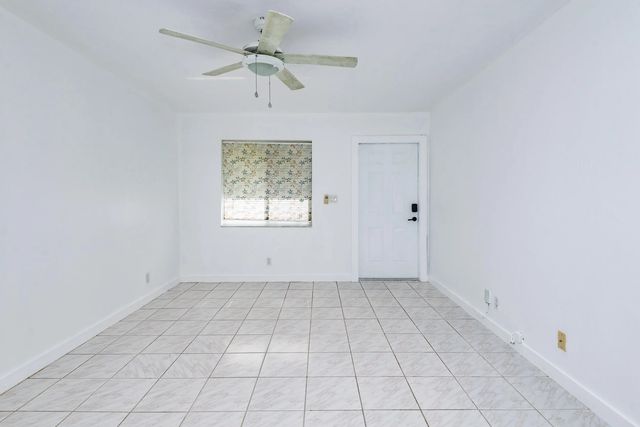4 of 21 - 2501 Taylor Street #c, Hollywood, FL