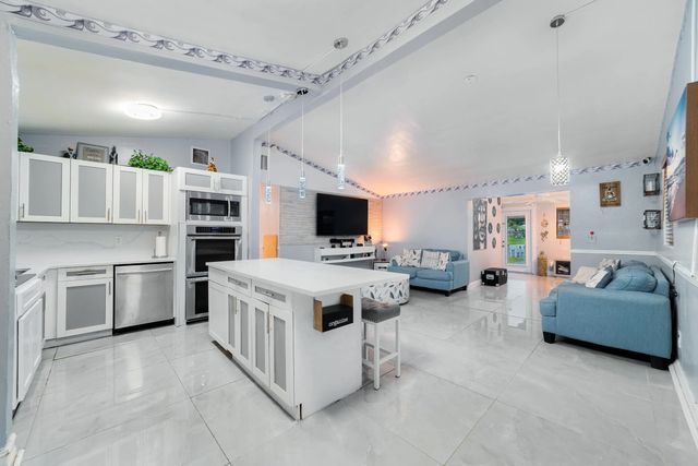4 of 34 - 735 Hibiscus Drive, Royal Palm Beach, FL