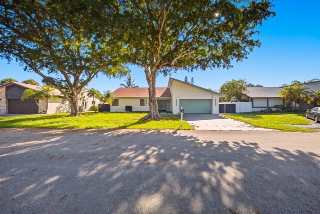 8114 Nutmeg Way, Tamarac