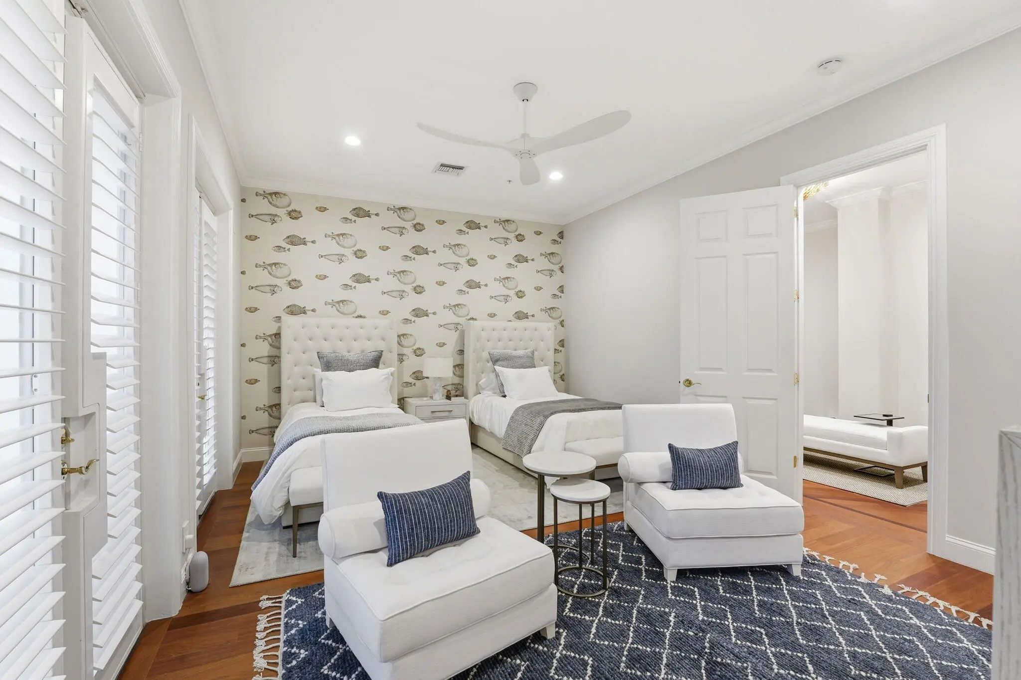 Image 6: B26054782