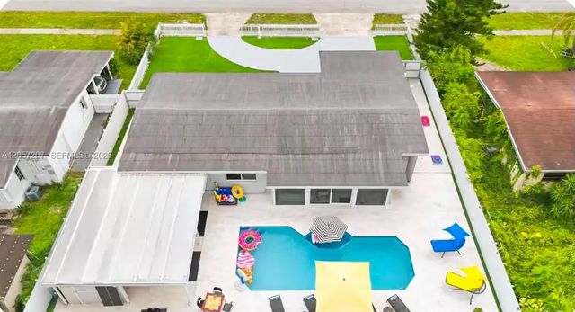 5 of 40 - 561 Ne 172nd Street, North Miami Beach, FL
