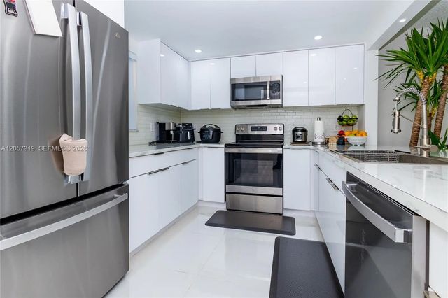 469 N Pine Island Road #b308, Plantation