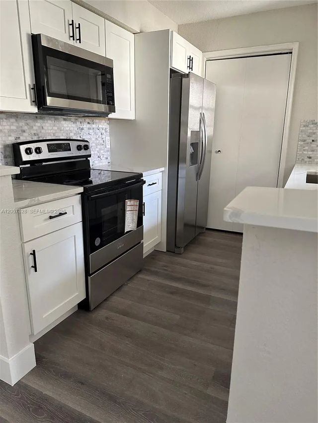 5 of 8 - 833 Riverside Drive #831, Coral Springs, FL
