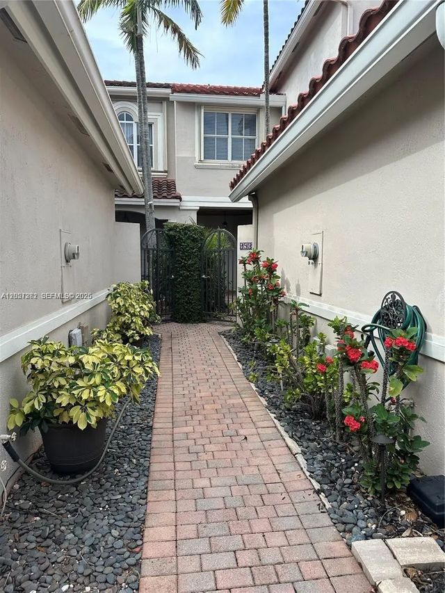 5 of 10 - 957 N Harbor View #957, Hollywood, FL