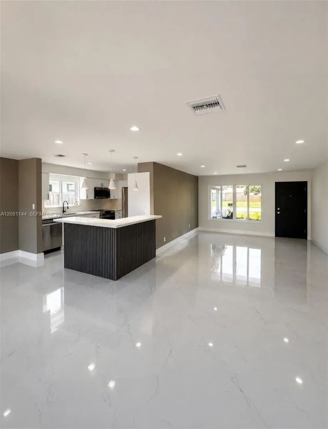 4 of 21 - 3430 Sw 17th Street, Fort Lauderdale, FL