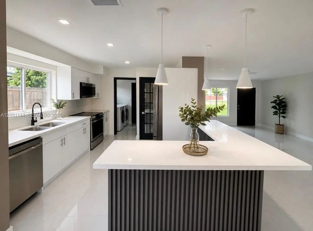 5 of 21 - 3430 Sw 17th Street, Fort Lauderdale, FL