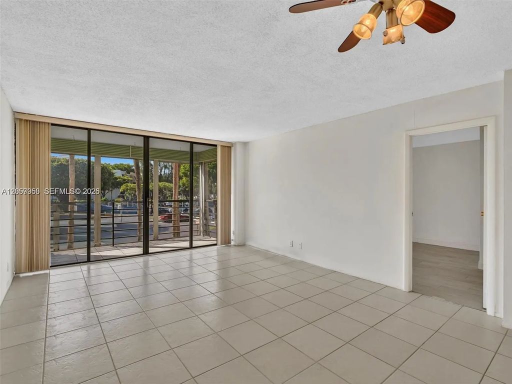 20500 W Country Club Drive #203, Aventura