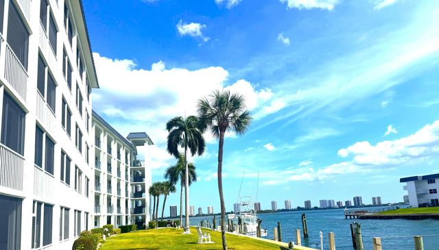 100 Paradise Harbour Boulevard #212, North Palm Beach