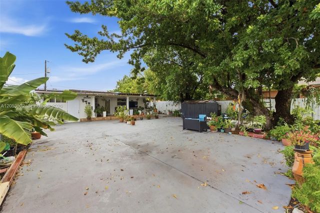 4 of 47 - 419 Se 3rd Street, Hialeah, FL