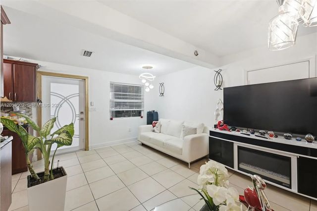5 of 47 - 419 Se 3rd Street, Hialeah, FL