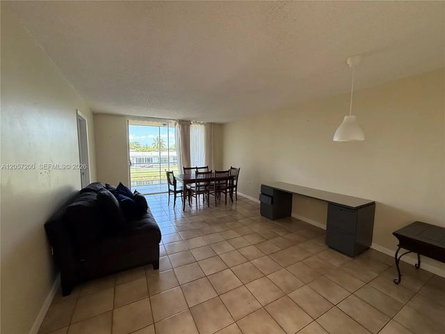 4 of 6 - 8305 Sunrise Lakes Boulevard #201, Sunrise, FL