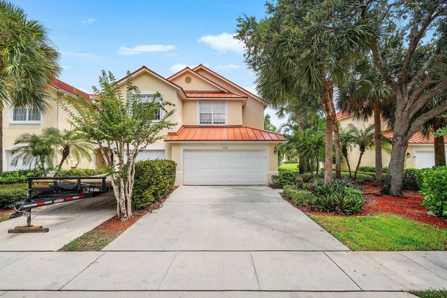 1154 Pinewood Lake Court, Greenacres