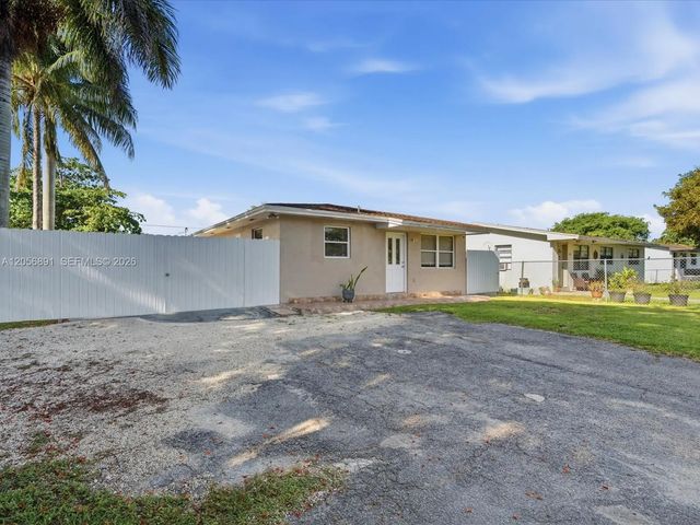 3 of 17 - 827 Sw 3rd Street, Florida City, FL