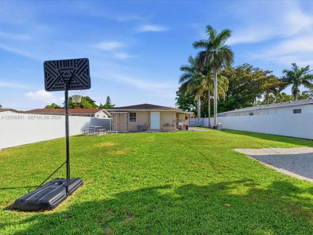 4 of 17 - 827 Sw 3rd Street, Florida City, FL