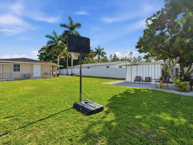 5 of 17 - 827 Sw 3rd Street, Florida City, FL