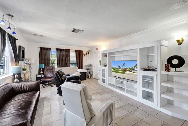 4 of 18 - 1302 S 23rd Avenue, Hollywood, FL