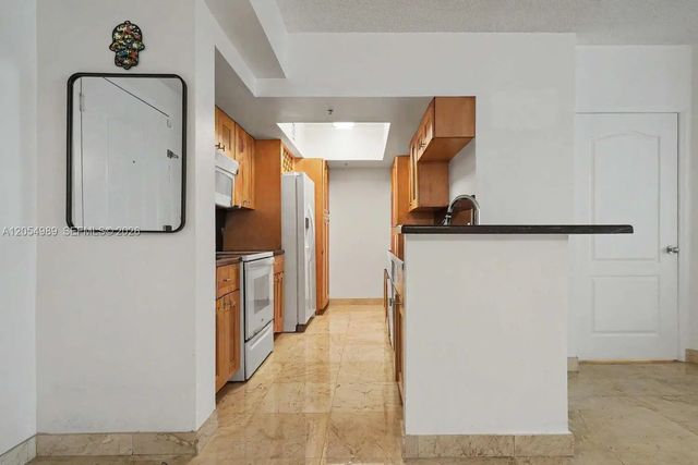 5085 Nw 7th Street #906, Miami