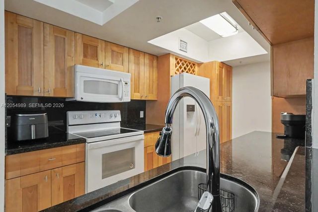 3 of 34 - 5085 Nw 7th Street #906, Miami, FL