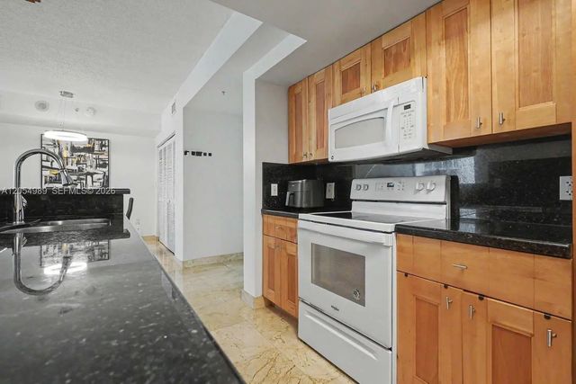 4 of 34 - 5085 Nw 7th Street #906, Miami, FL