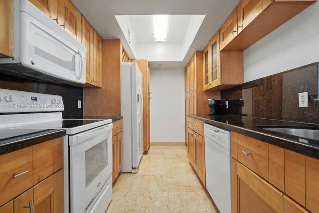 5 of 34 - 5085 Nw 7th Street #906, Miami, FL