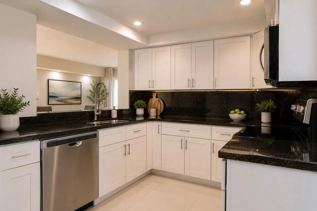 1900 Sabal Palm Drive #106, Davie