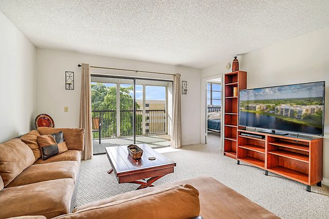 3 of 34 - 6475 W Oakland Park Boulevard #505, Lauderhill, FL