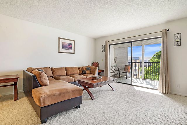 4 of 34 - 6475 W Oakland Park Boulevard #505, Lauderhill, FL