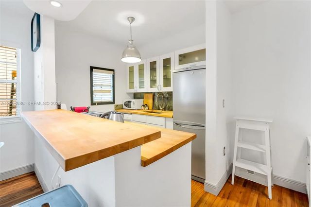 4 of 17 - 1551 Michigan Avenue #12, Miami Beach, FL