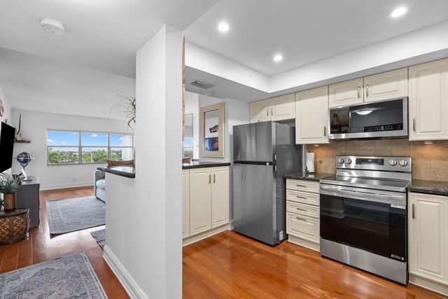 5 of 34 - 1839 Middle River Drive #501, Fort Lauderdale, FL