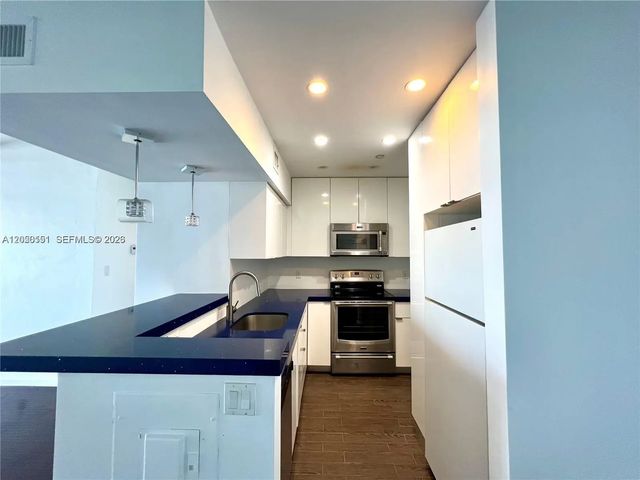4 of 12 - 1200 West Avenue #ph29, Miami Beach, FL