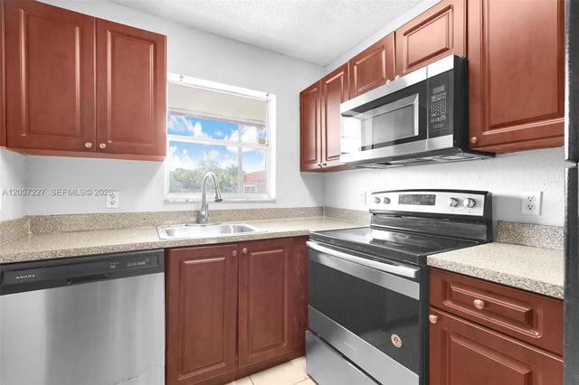 4 of 72 - 400 Nw 65, Margate, FL