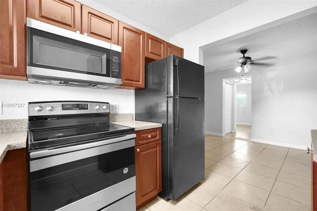 5 of 72 - 400 Nw 65, Margate, FL