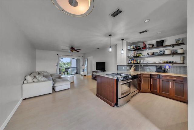 4 of 33 - 1535 Se 15th Street #305, Fort Lauderdale, FL