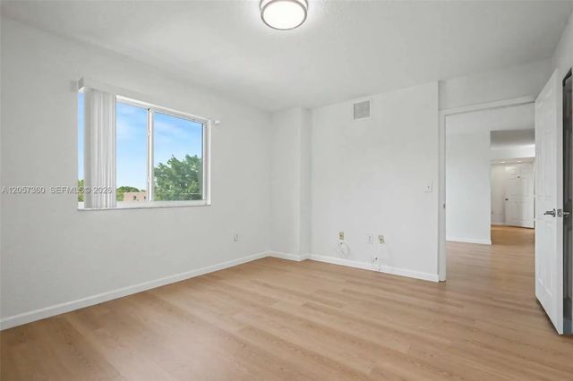3 of 11 - 816 Nw 11th Street #402, Miami, FL