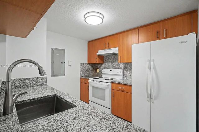 5 of 11 - 816 Nw 11th Street #402, Miami, FL
