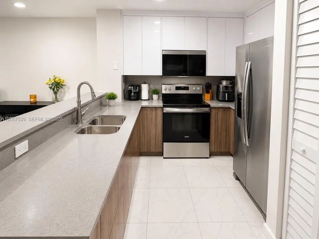 4 of 12 - 18318 Nw 61st Court, Hialeah, FL