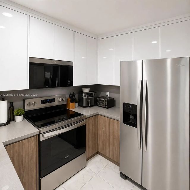 5 of 12 - 18318 Nw 61st Court, Hialeah, FL