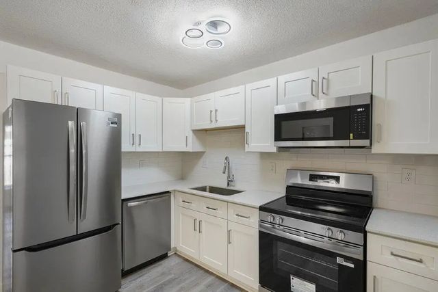 2 of 25 - 911 Se Dolphin Drive, Stuart, FL