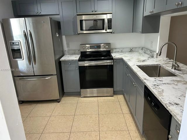 3 of 31 - 10537 Nw 8th Street, Pembroke Pines, FL