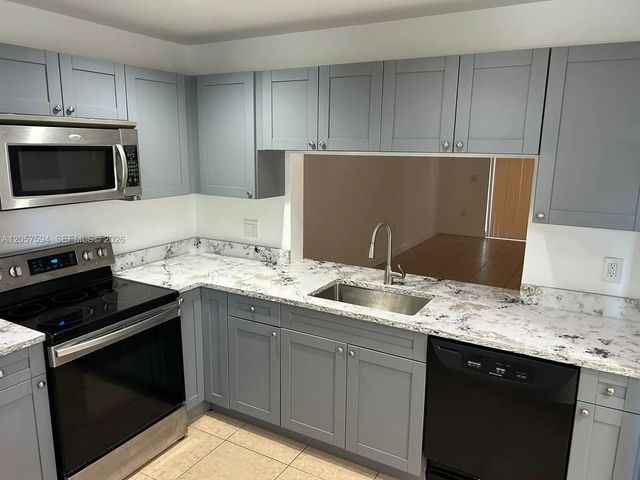 5 of 31 - 10537 Nw 8th Street, Pembroke Pines, FL