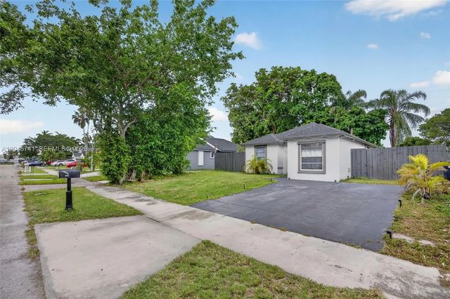 2 of 37 - 738 Sw 7th Terrace, Florida City, FL