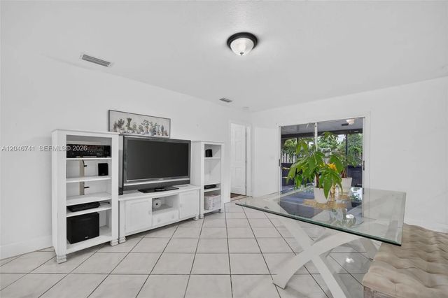 5 of 37 - 738 Sw 7th Terrace, Florida City, FL