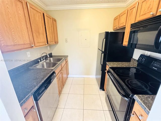4 of 25 - 1141 Lake Victoria Drive #e, West Palm Beach, FL