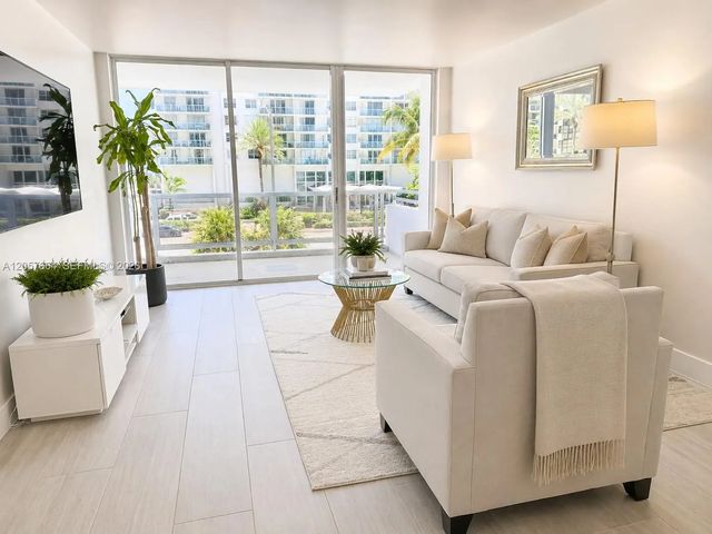 2 of 10 - 5700 Collins Avenue #3c, Miami Beach, FL