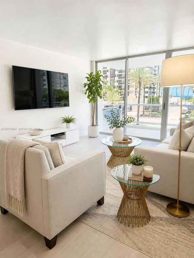 4 of 10 - 5700 Collins Avenue #3c, Miami Beach, FL