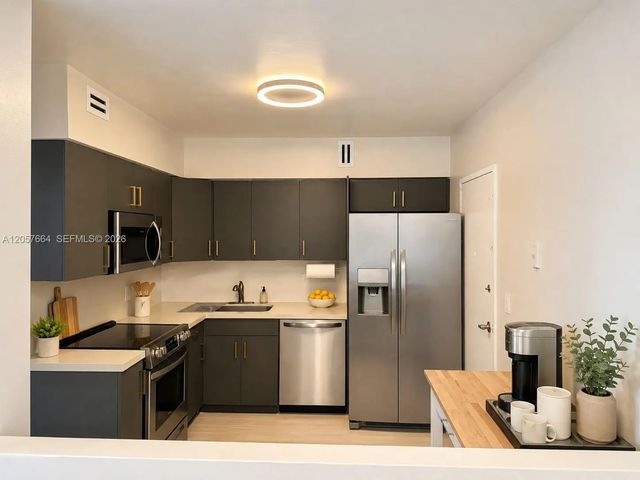 5 of 10 - 5700 Collins Avenue #3c, Miami Beach, FL